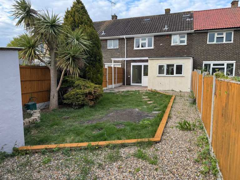 Modern 3 Bedroom House | Renovated | Fitted Kitchen | Parking | Scarletts, Basildon - SS14