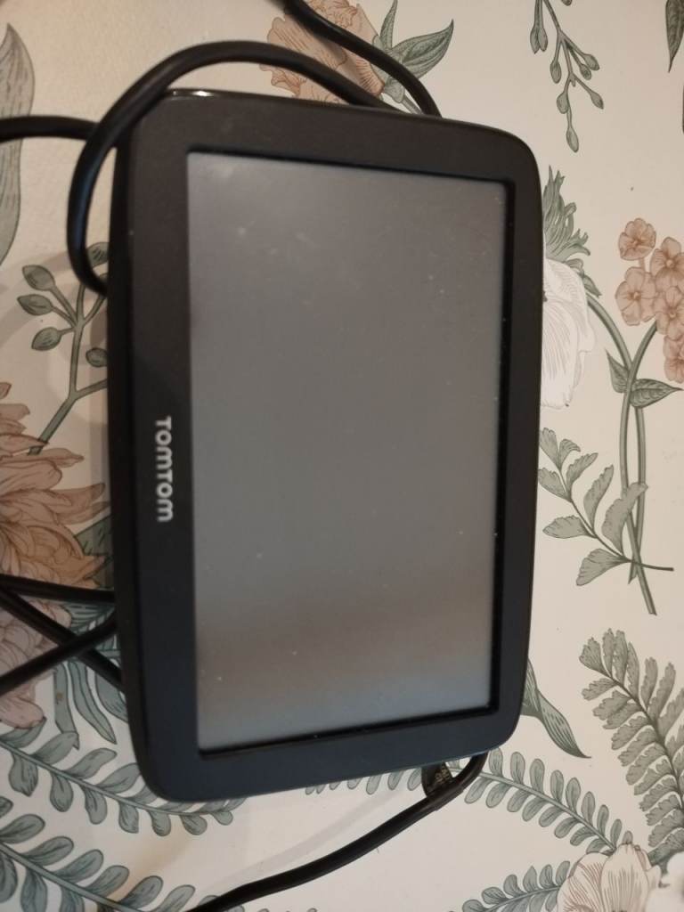 Good Condition TomTom (2 years) 
