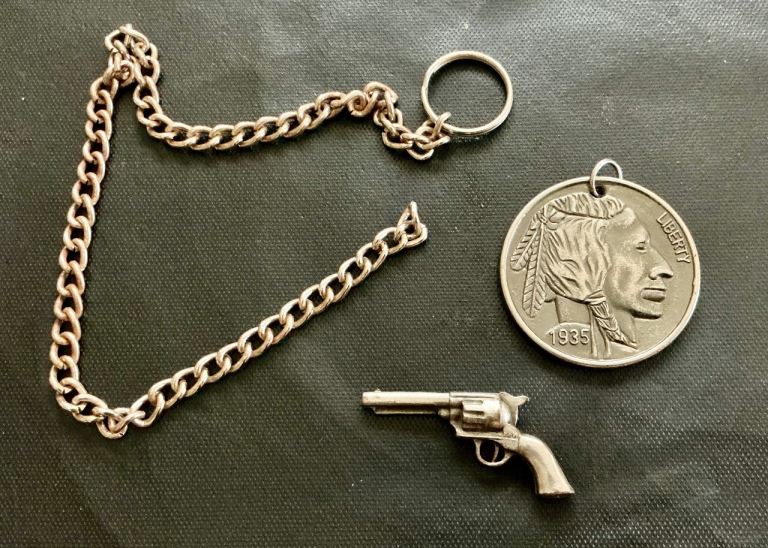 Vintage Liberty 1935 Indian Head Buffalo, 5 cents nickel metal coin, keychain, medallion. Only £5 !!