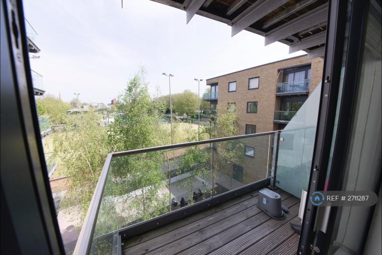 1 bedroom flat in Douglas Path, London, E14 (1 bed) (#2711287)