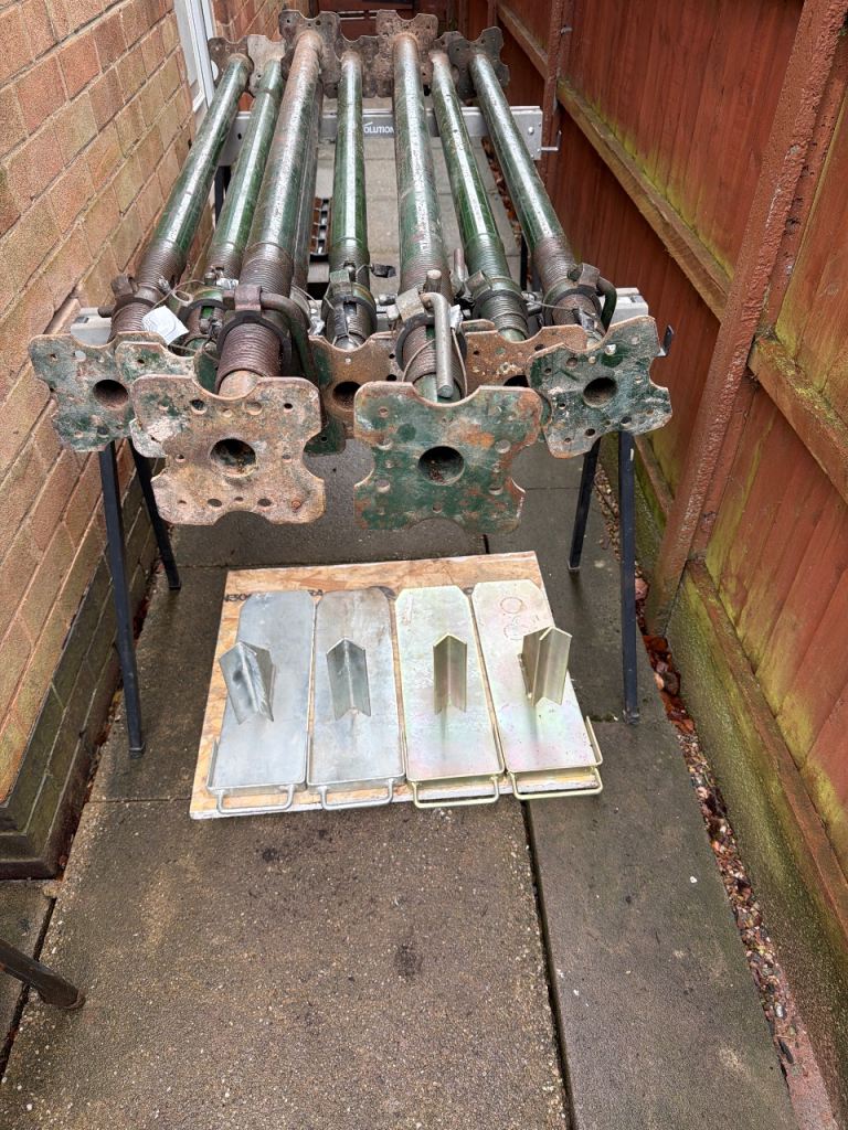 Acrow Props and Strongboys for sale in excellent condition 