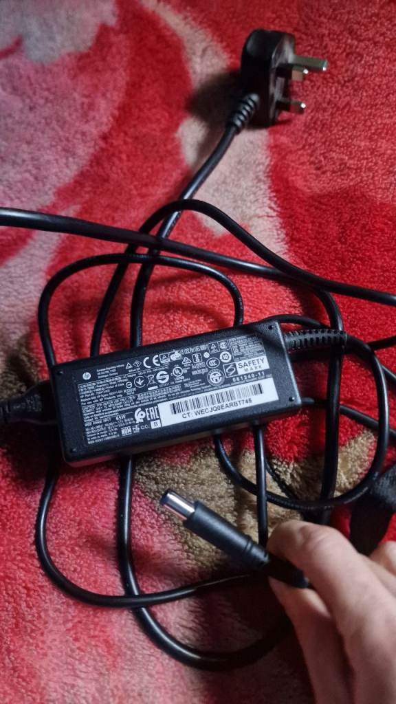 HP 65W AC power adapter