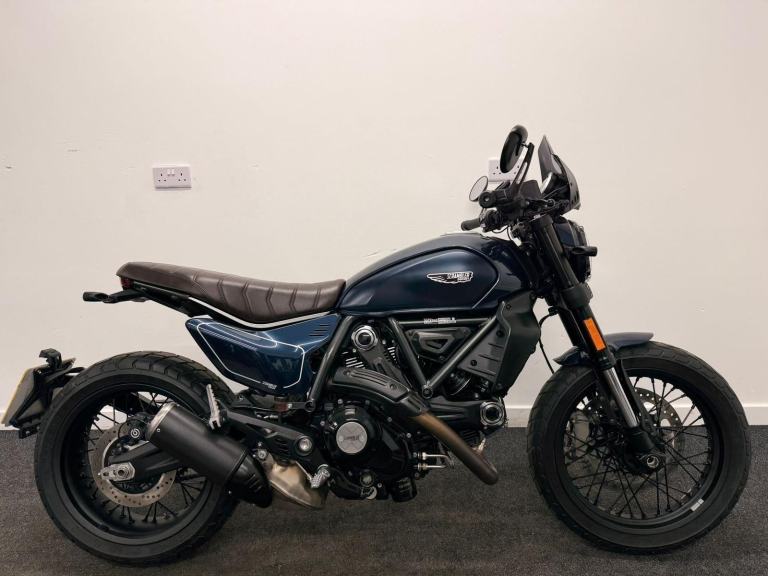 DUCATI SCRAMBLER NIGHTSHIFT ** DESMO SERVICE - HEATED GRIPS - LOW MILES ** 