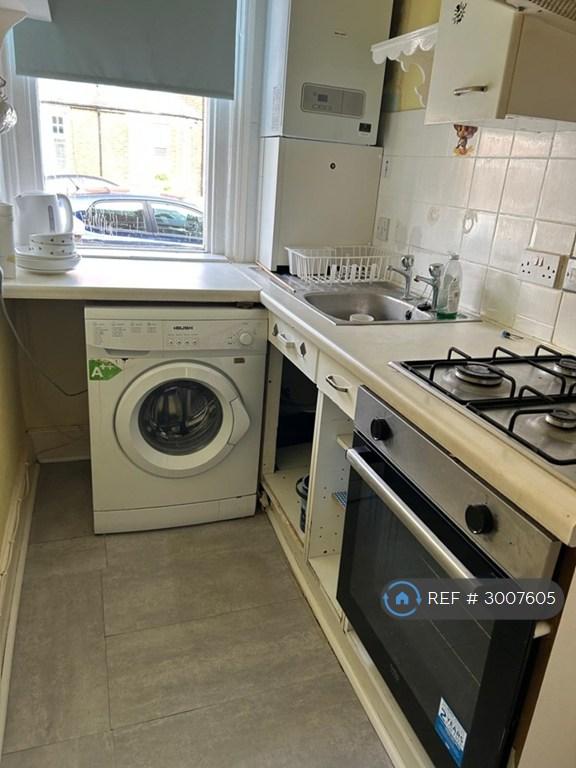 1 bedroom flat in East Ham Road, Littlehampton, BN17 (1 bed) (#3007605)