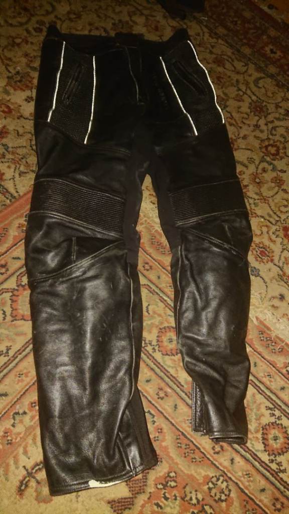 FRANK THOMAS MOTORCYCLE LEATHERS TROUSERS SIZE 32 UK 