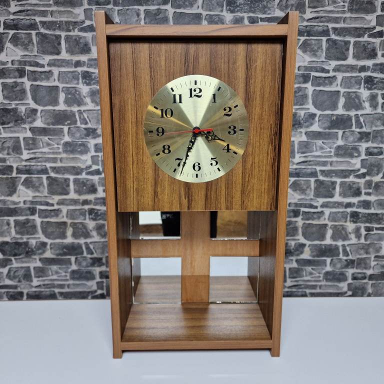 Vintage Style Wooden Wall Clock with Shelf Display – Battery Operated