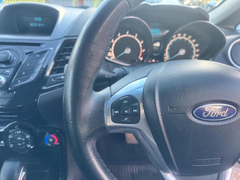 2014 Ford Fiesta 1.6 Zetec 5dr Powershift HATCHBACK PETROL Automatic