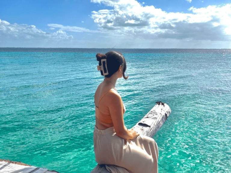 If your travel companion backed out on your holiday so you seek a replacement travel buddy