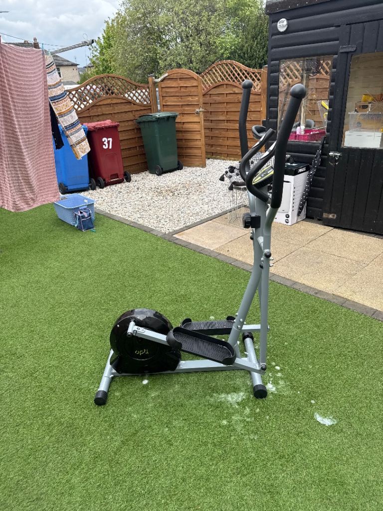 Cross trainer 