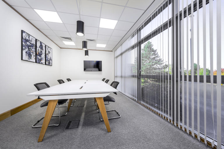 Kettering - NN156XR \ Productive Team Workspace with 4 Workstations