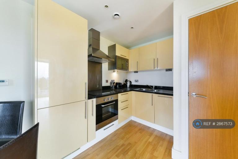 1 bedroom flat in Denison House, London, E14 (1 bed) (#2867573)