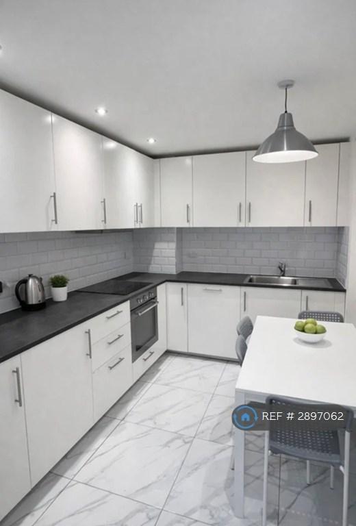 4 bedroom flat in Euston Road, London, NW1 (4 bed) (#2897062)