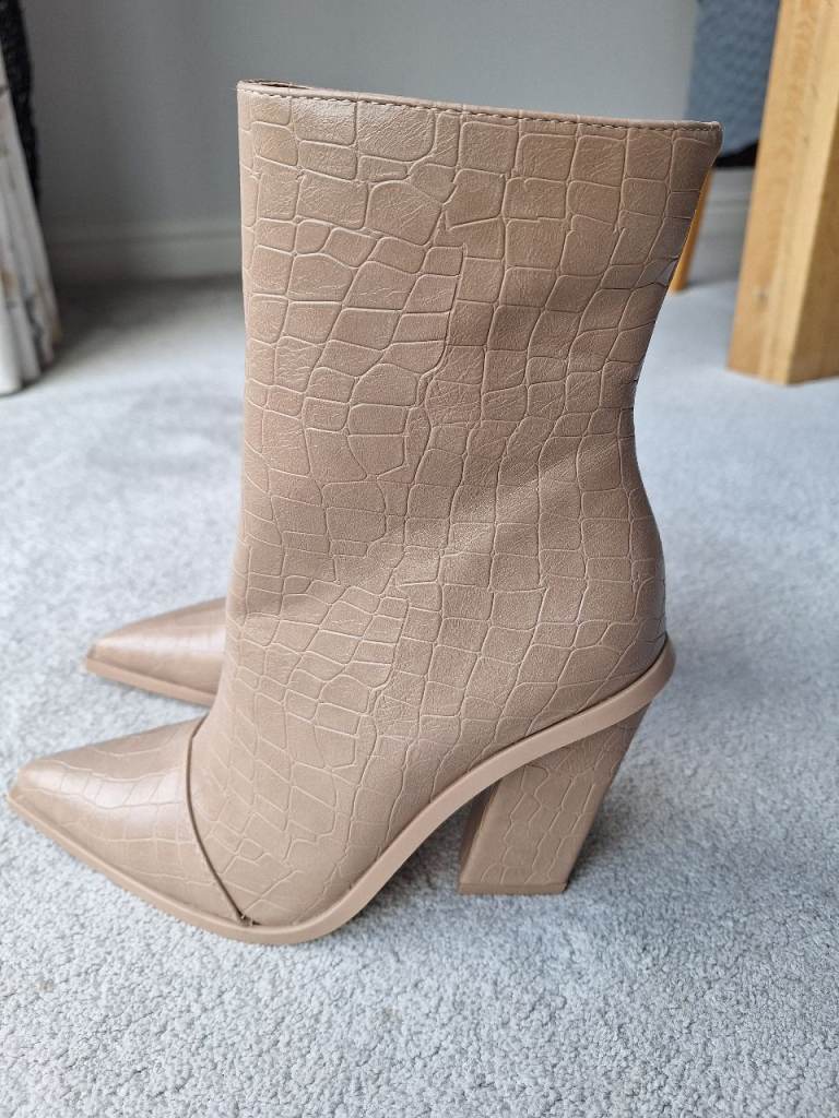 New Nasty Gal beige mid calf boots size 5