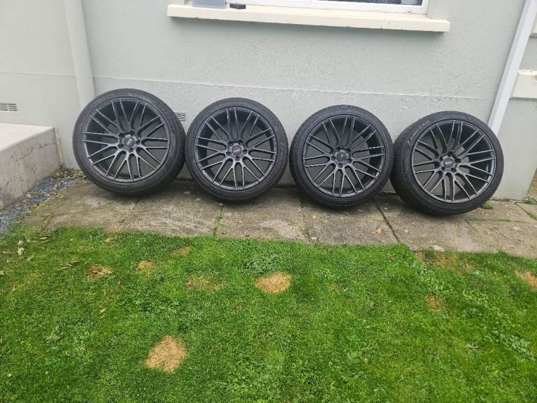 Range rover alloys 22inch