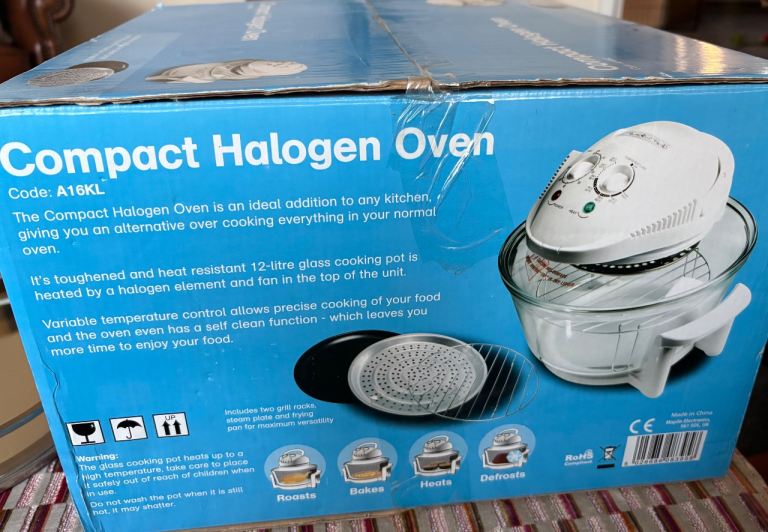 Compact halogen oven with cook book 
