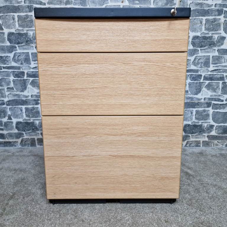 Oak Effect 3 Drawer Filing Cabinet on Castors with Key