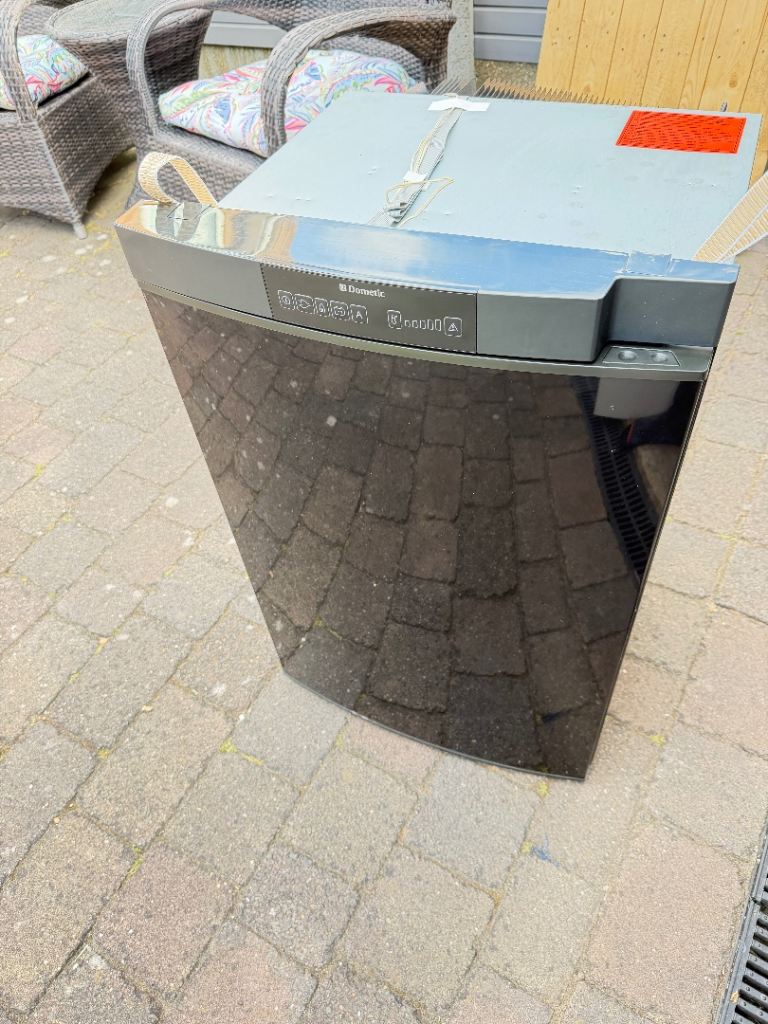 Fridge/ freezer 3 way ,mains gas and 12v