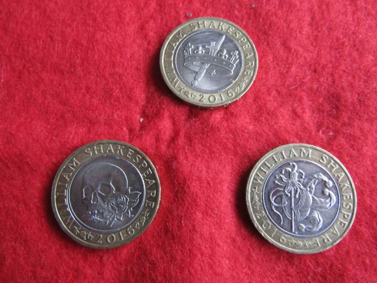 A COMPLETE SET OF 3 WILLIAM SHAKESPEARE £2 COINS.