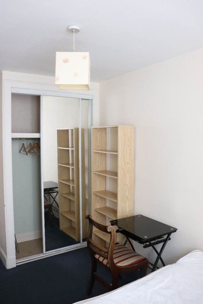 £320 available NOW - Room in the city center 