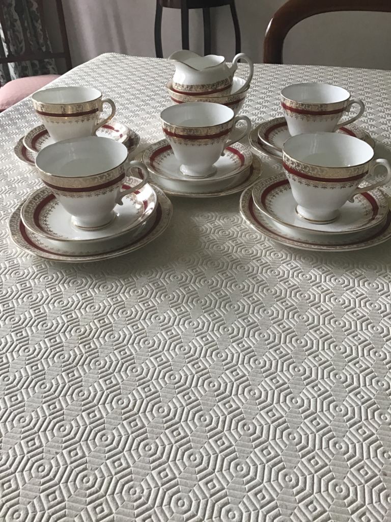 Salisbury Bone China Tea Service 17pieces Sarum Maroon, Gold, White VGC