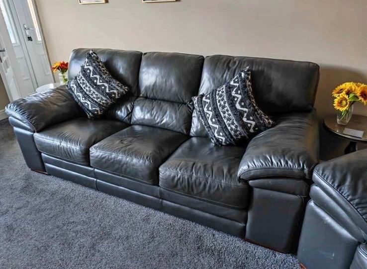 3 seater sofa and 2 armchairs
