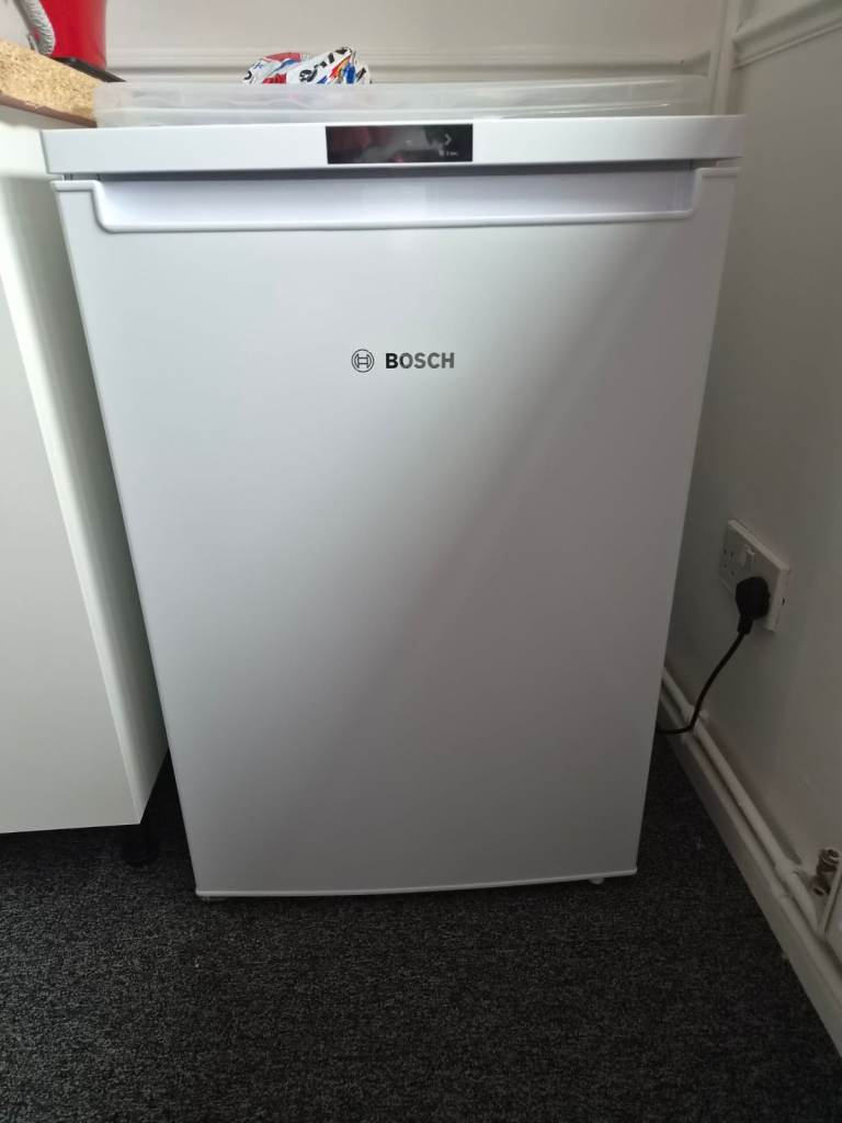 Bosh under counter fridge