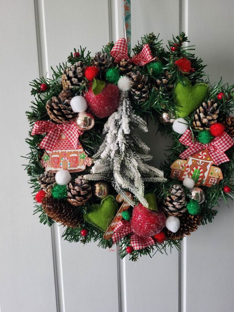 Lovely Decorated Christmas Wreath - NEW, 30cm