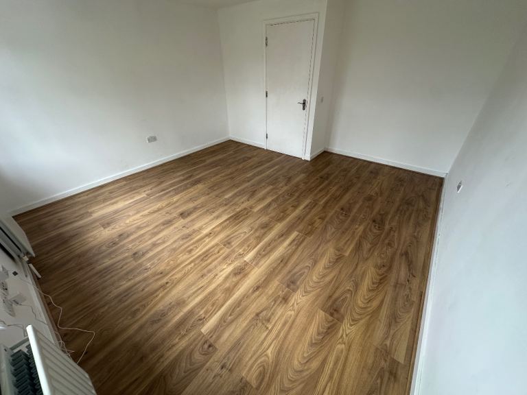 Laminate Herringbone Vinyl Flooring Fitter - Installation and Renovation Specialist, Wall panelling 
