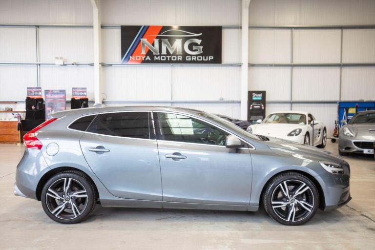 2019 Volvo V40 D2 [122] R DESIGN Edition 5dr Geartronic HATCHBACK DIESEL Automatic