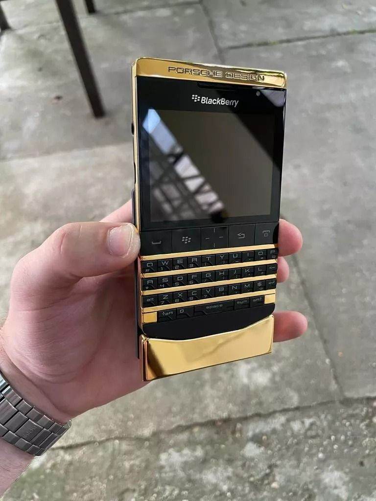 BlackBerry Porsche Design P9981 24k GOLD VIP