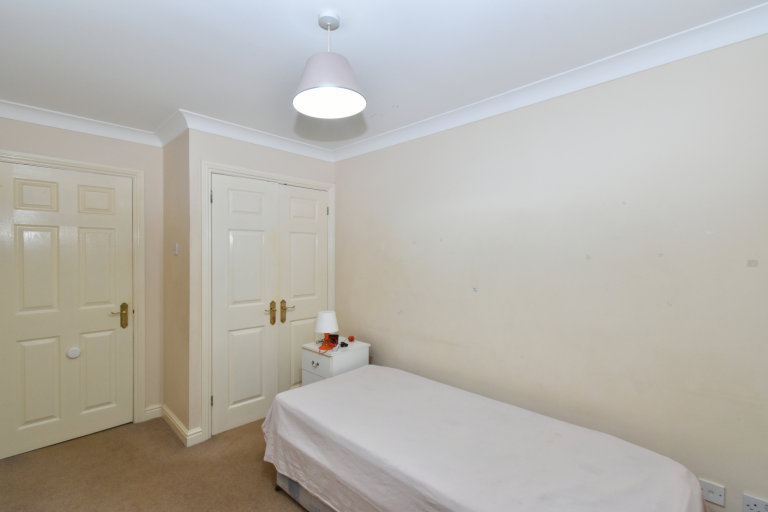 2 bedroom flat in Sheepcote Road, HA1