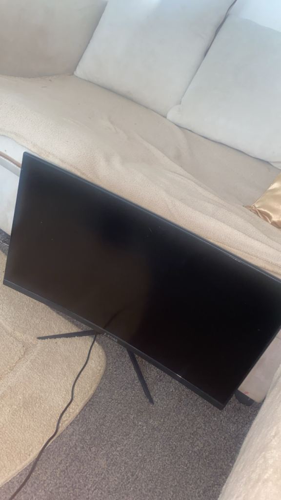 doesn’t come with a power cable as why am selling so cheap but u can get one out of a local shop 