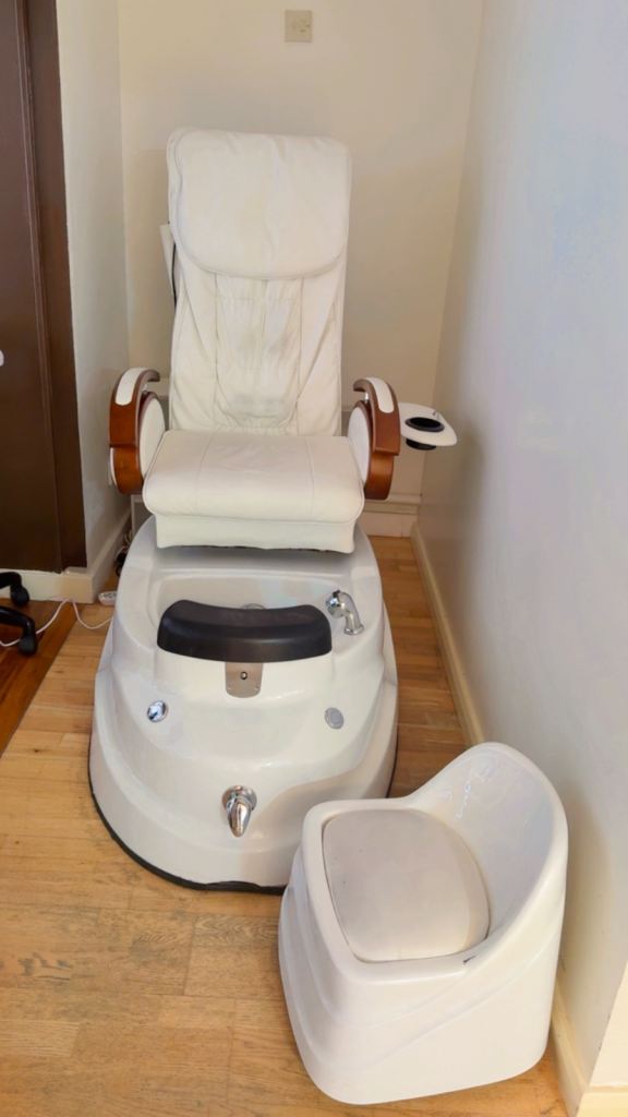 Professional Pedicure Spa Chair for Nail Salon with Foot Spa