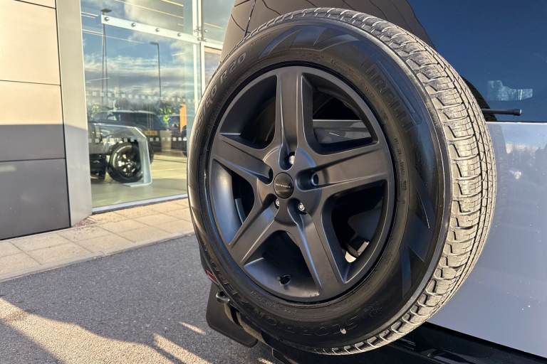 2025 Land Rover Defender 110 3.0 D250 MHEV X-Dynamic SE Auto 4WD Euro 6 (s/s) 5dr SUV Automatic