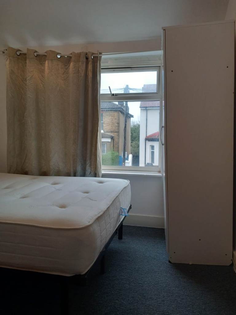 Double room to rent in Croydon area 