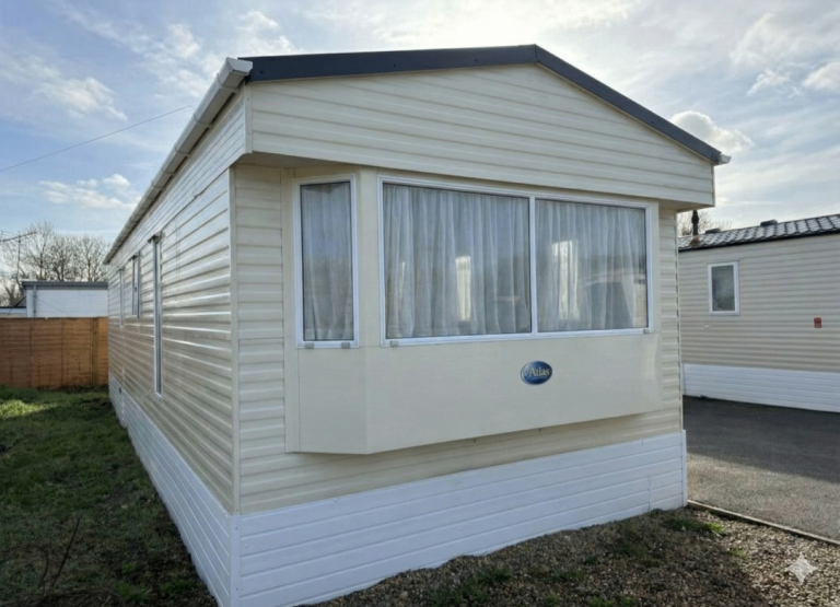 2-Bed Static Caravan for Rent - £200/pw - Includes Private Garage