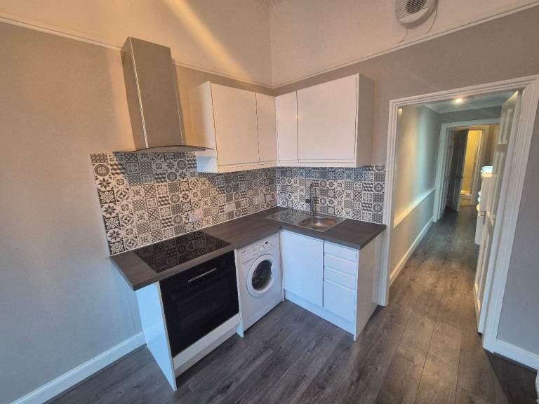 1 bedrooom flat for rent in Trinity Crescent
