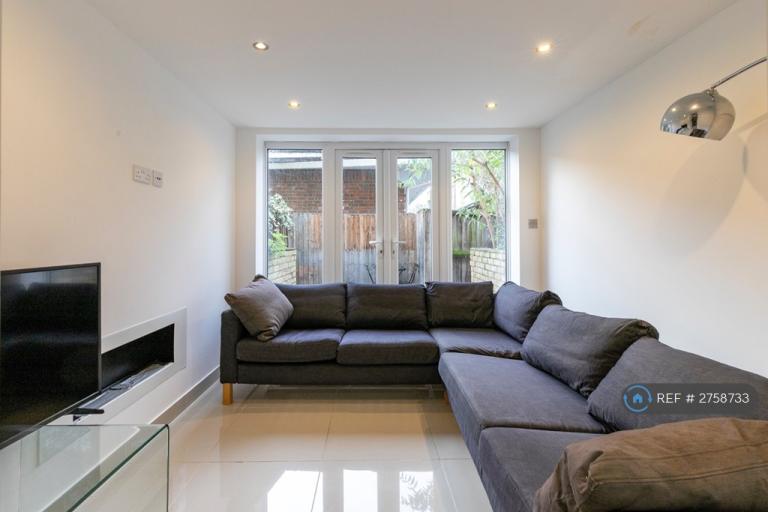 4 bedroom house in Walton Close, London, SW8 (4 bed) (#2758733)
