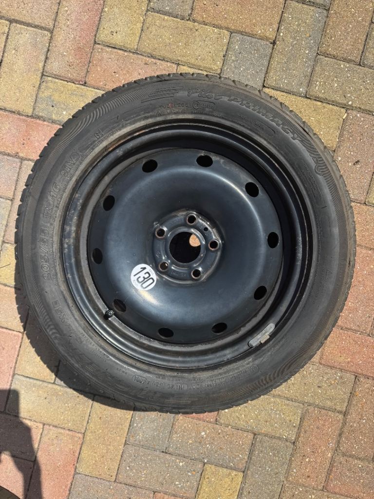 Car wheel rim and tyre 
