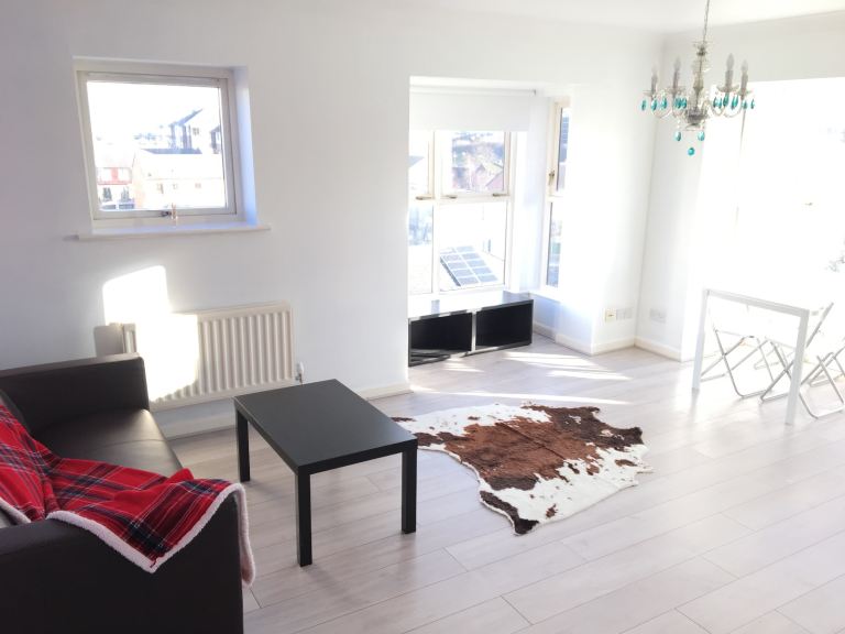 Spacious two bed flat, top floor, south facing, open plan kitchen 