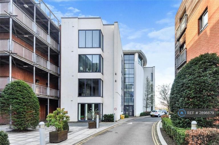2 bedroom flat in Wilmslow Road, Manchester, M20 (2 bed) (#2898879)