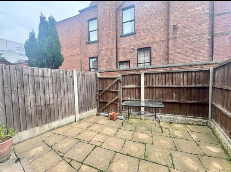 2 bedroom house for rent 