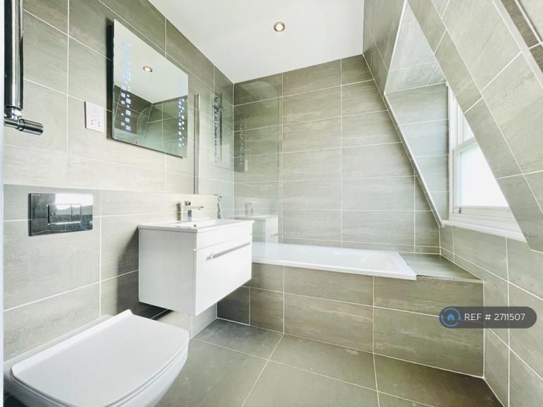 2 bedroom flat in Hoxton Street, London, N1 (2 bed) (#2711507)