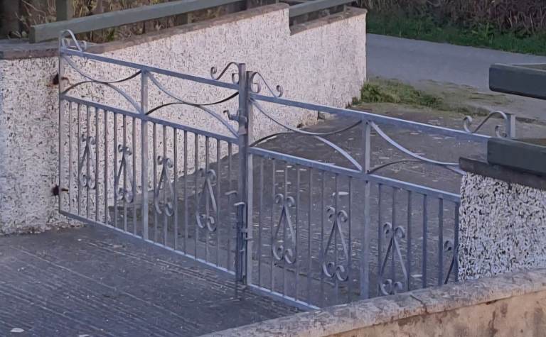 Garden/ Drive Gates: Galvenised Steel