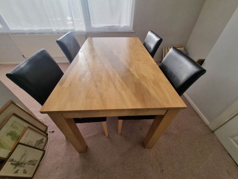 Dining Room Table & Chairs