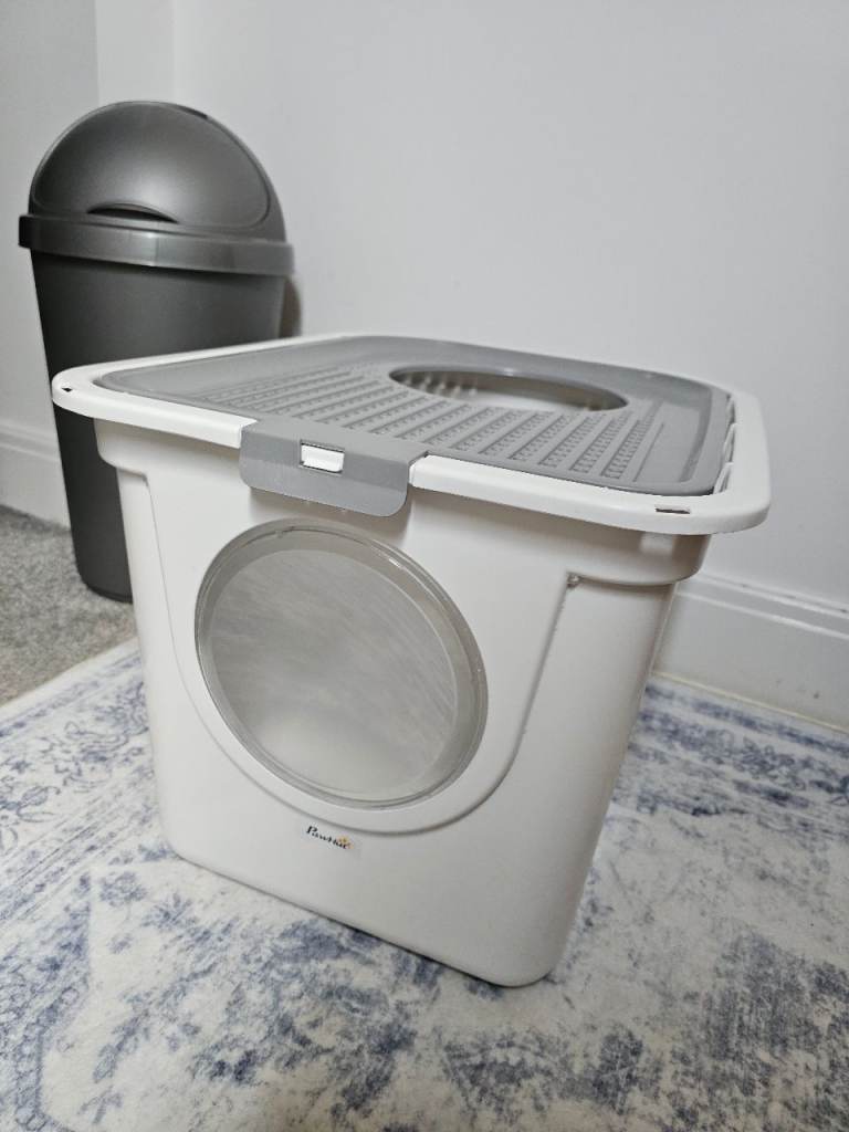 Cat litter box