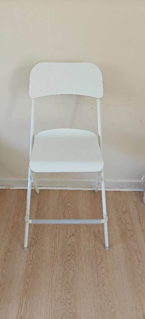 Bar chair / High chair with back support. Foldable. Space saving.