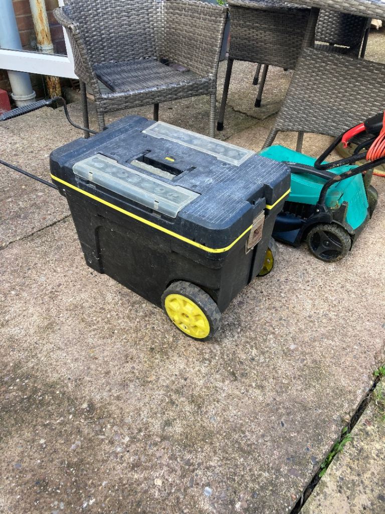 Stanley tool box on wheels 