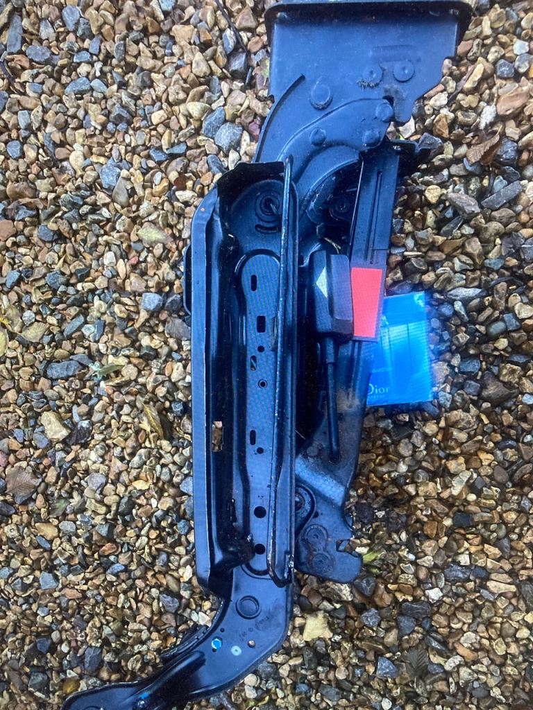 image for Land Rover Discovery 3/4 rear offside seat frame