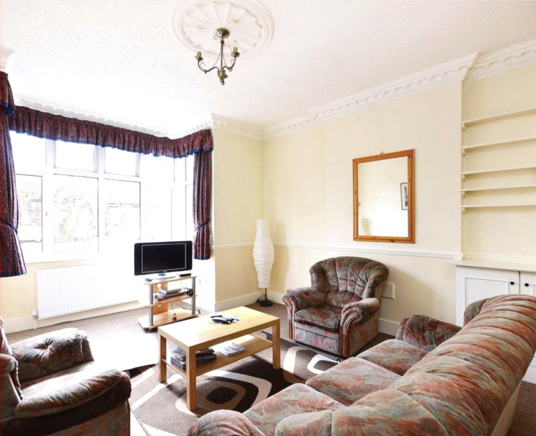 2 bedroom flat in Chichele Road, London, NW2